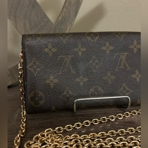 🖤🐻 🩶 Louis Vuitton Monogram LV Logo Crossbody WOC Wallet on Chain Gold Chain - Picture 9 of 16